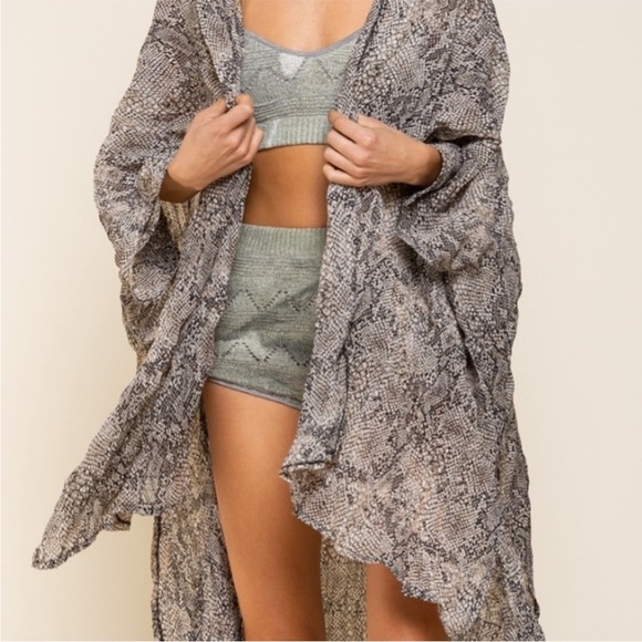 POL Snake Skin Printed Sheer Kimono one size open front lightweight cover up top - Picture 15 of 16